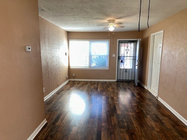 Foto del edificio - 5425 Bataan Rd