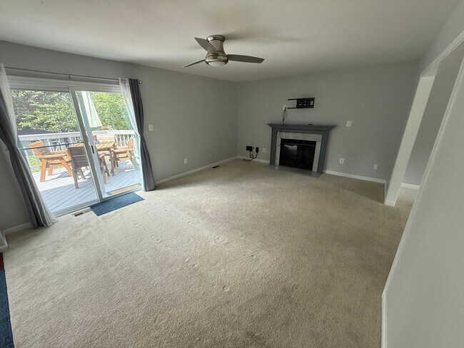 Foto del edificio - Gorgeous 5 Bed 3.5 Bath Single Family Home...