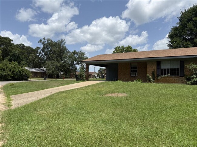 Foto del edificio - **Updated 3-Bedroom Home for Rent – Coushatta, Louisiana (Red River Parish)**