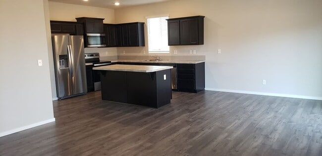 Building Photo - 10708 Tahoma Ct E