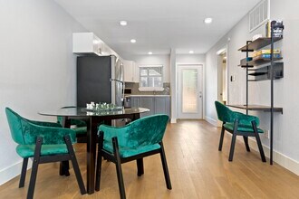 Building Photo - 909 Reinli St