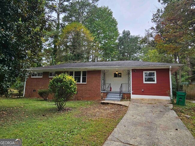 Building Photo - 1899 Shamrock Dr