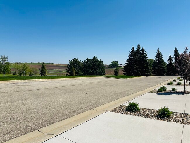 Foto del edificio - 634 Shardlow Ln NE