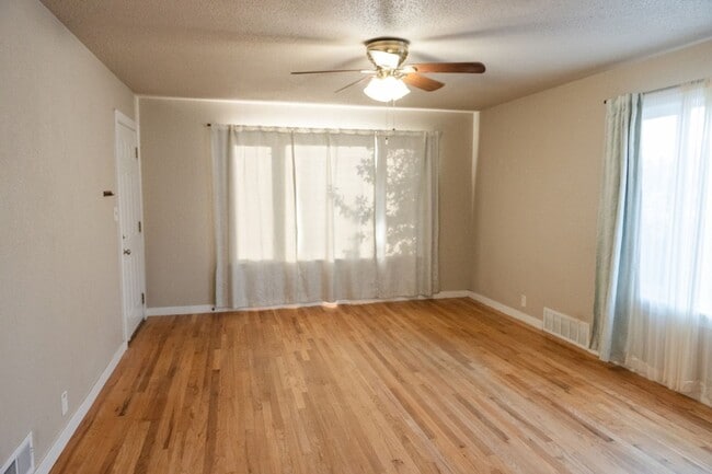 Building Photo - 1517 Converse Ave