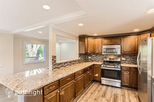 Building Photo - 504 E Oak St, Lake in the Hills, IL, 60156