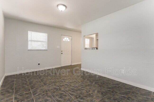 Foto del edificio - 3409 E 32nd Ave