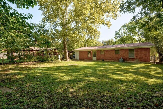 Foto del edificio - 4704 S Forest Dr