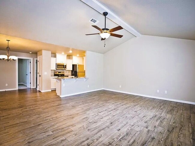 Building Photo - SUPER NICE TOWNHOUSE LOCATED ON DIXIELAND RD!!!