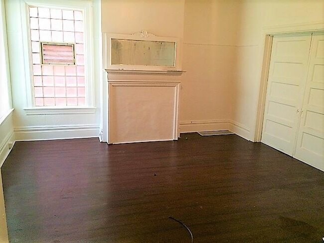 Photo - 156 Robinson St House