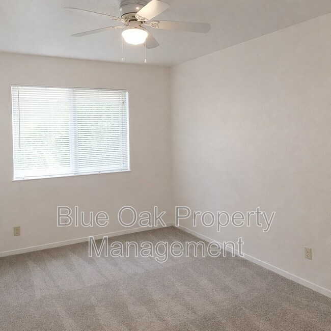 Building Photo - 635 Ivy St
