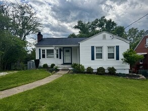 Building Photo - 733 Churchill Dr