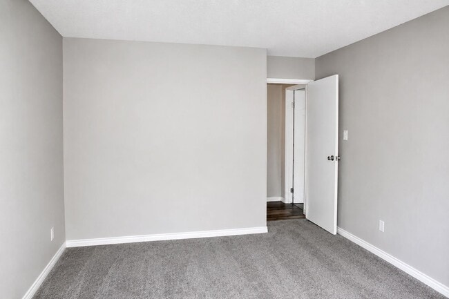 Building Photo - 14050 E Linvale Pl