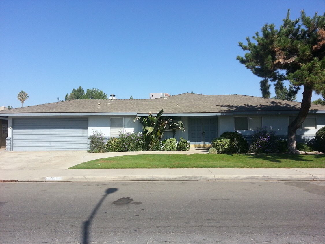Apartamento frontal en alquiler está ubicado en Back - 1029 Mira Loma Dr