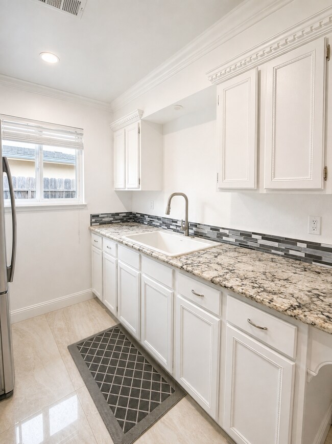 Foto del edificio - 55+ Community in Bay Village!