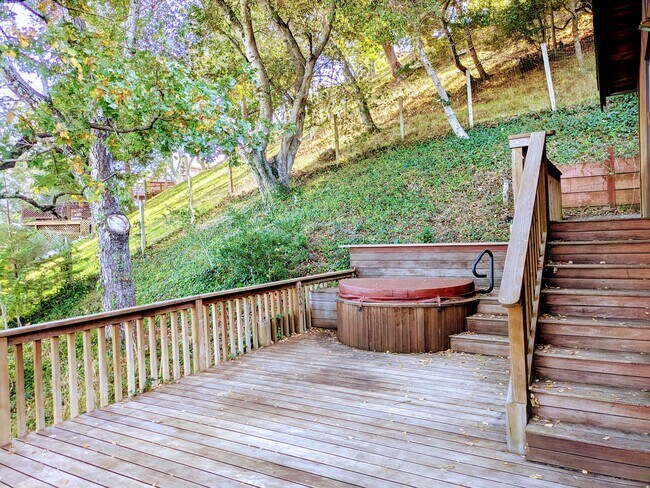 Foto del edificio - 85 Woodside Dr