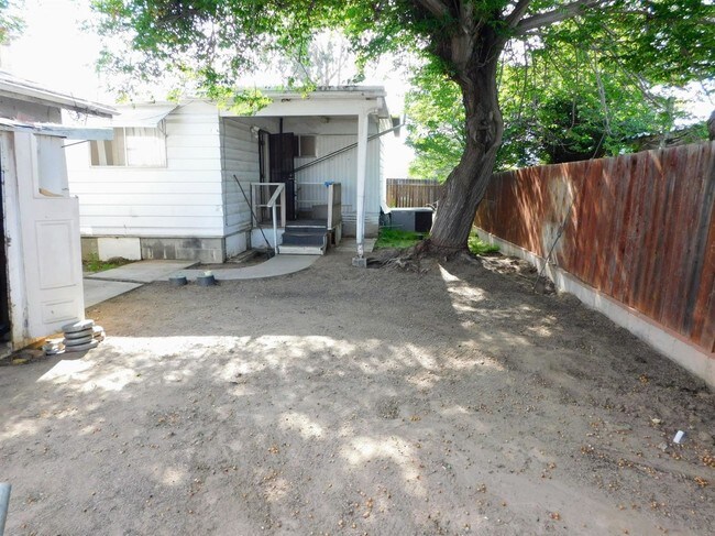 Building Photo - 449 Altura Dr