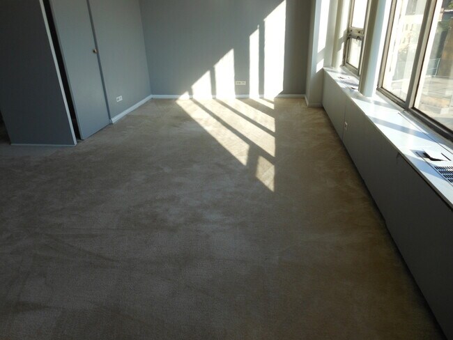 Foto del edificio - 3930 N Pine Grove Ave