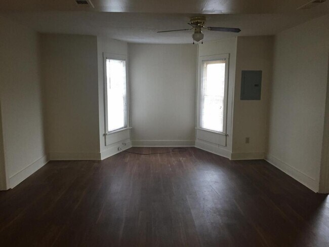 Building Photo - 112 Emlenton St #2 upstairs