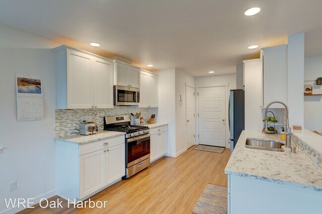 Building Photo - 3 br, 2.5 bath House - 1597 NW 5th Ave