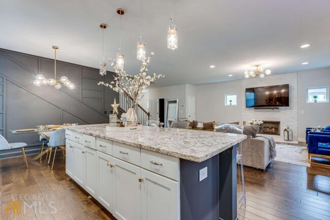 Building Photo - 4165 Woodland Park Dr SW