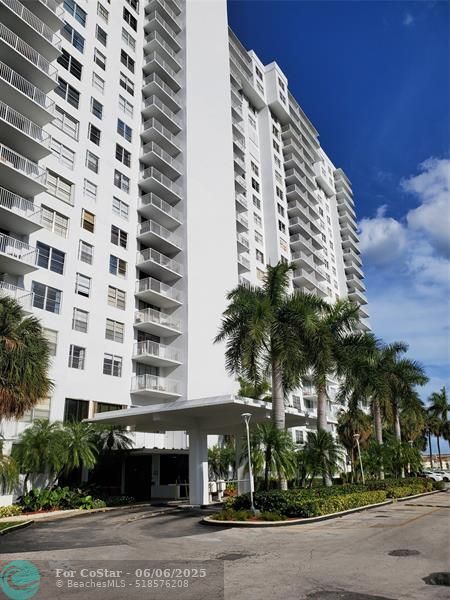 Foto del edificio - 2851 NE 183rd St