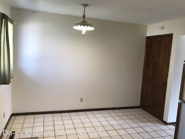 Building Photo - 2415 N Kruse Ave