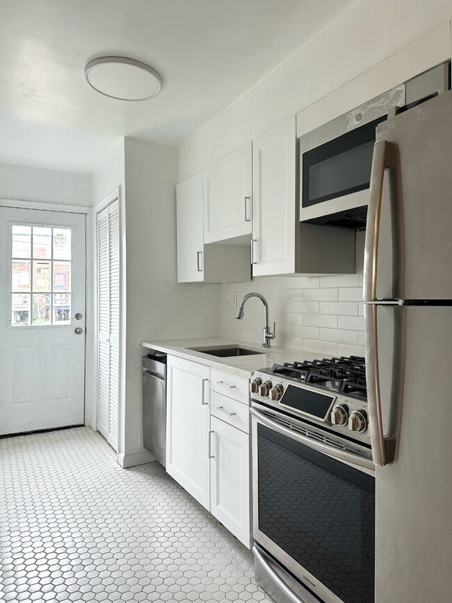 Building Photo - 1280 16th St NE