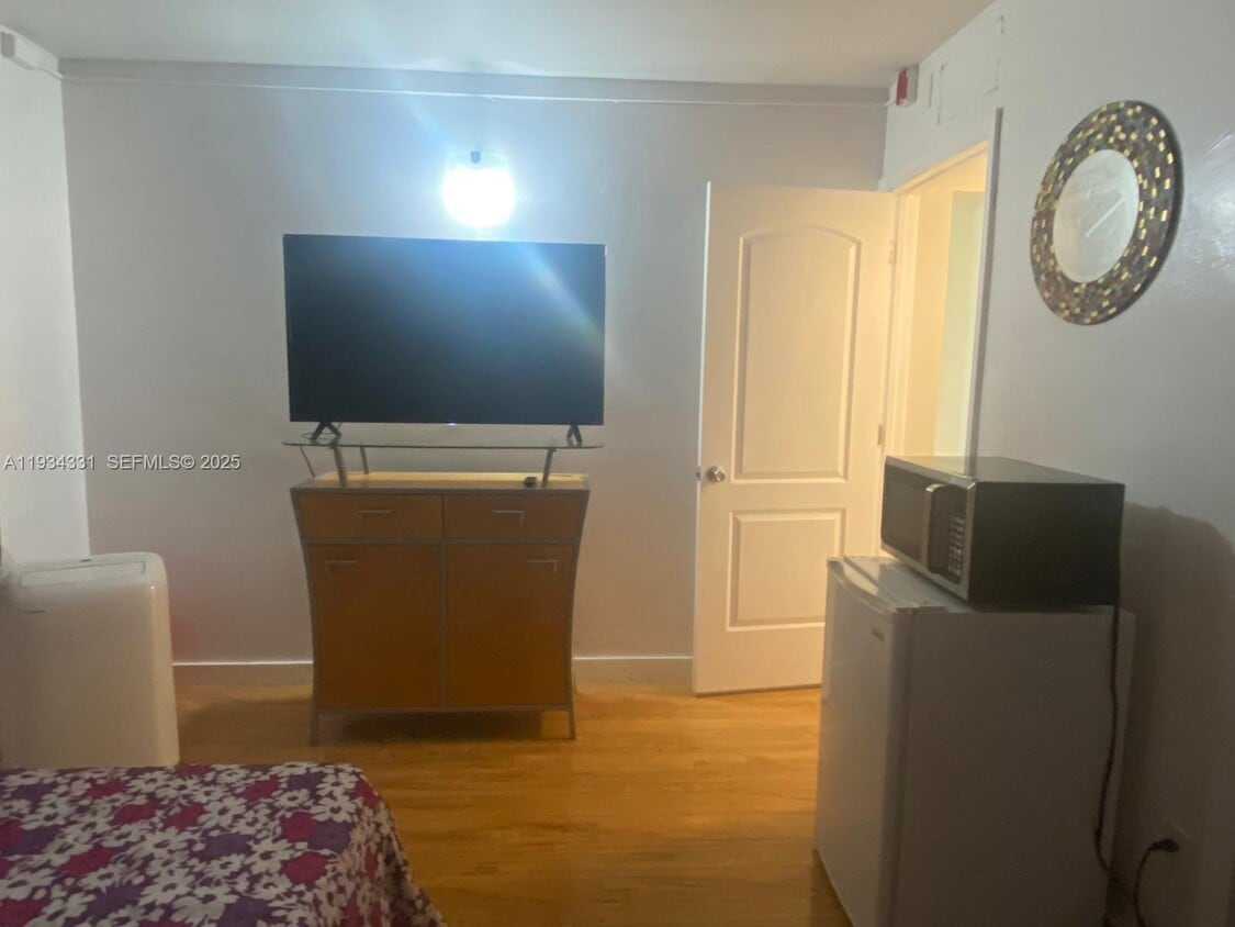 Building Photo - 19001 NE 14th Ave