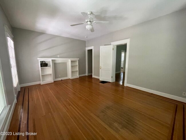 Foto del edificio - 2177 Baringer Ave