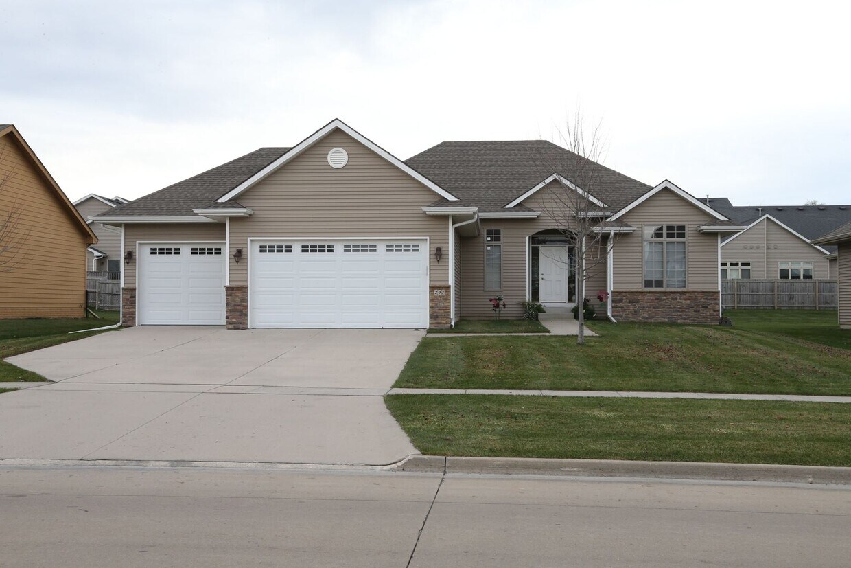 207 SW Springfield Dr, Ankeny, IA 50023 House Rental in Ankeny, IA