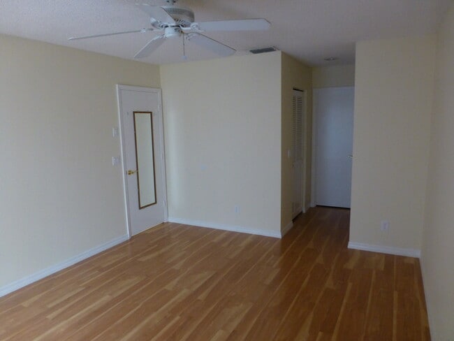 Foto del edificio - 912 Highlands Blvd