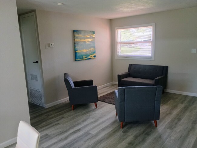 Foto del edificio - 5834 Forest Grove Blvd