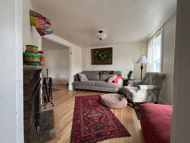 Building Photo - 3 Bedroom 2 Bath House