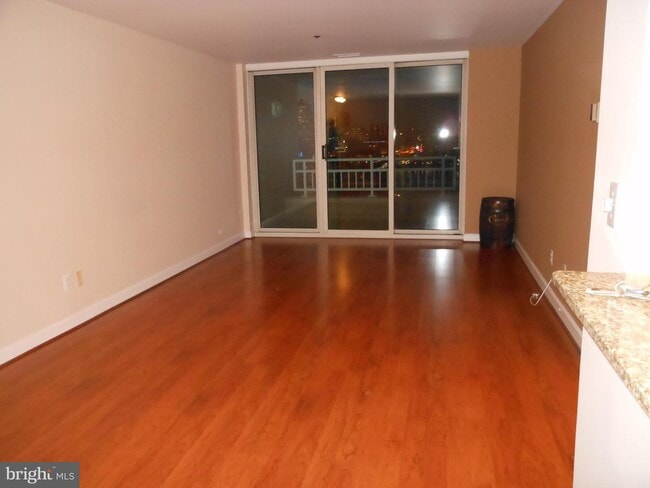 Building Photo - 100 Harborview Dr