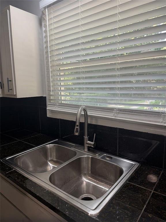 Foto del edificio - 6368 Baker Ct