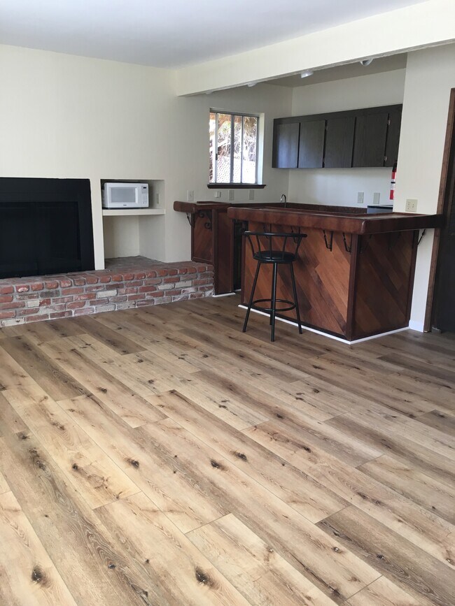 Another view of living space - 340 Sierra Vista Dr