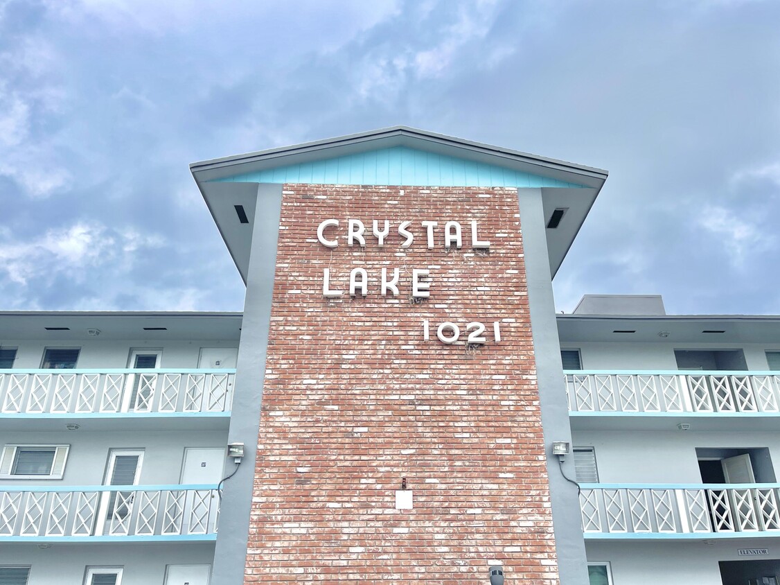 Primary Photo - 1021 Crystal Lake Dr