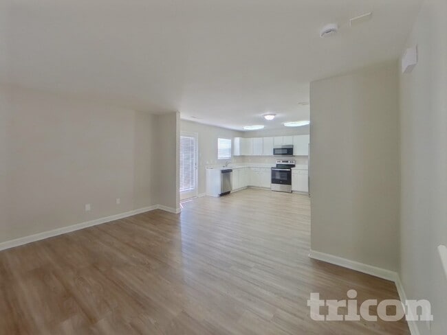 Building Photo - 758 Sinclair Dr