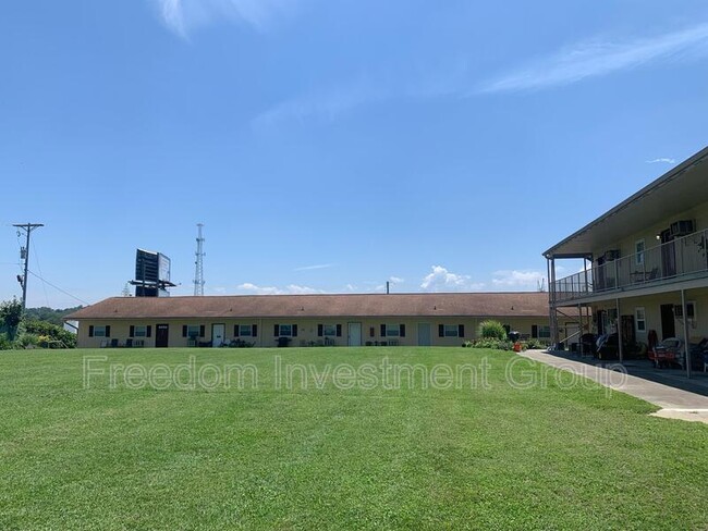 Building Photo - 503 Whitecrest Dr