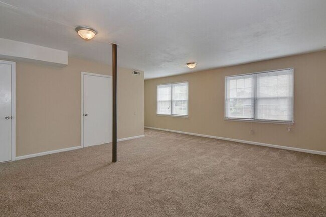 Building Photo - 2105 Bonnie Pl