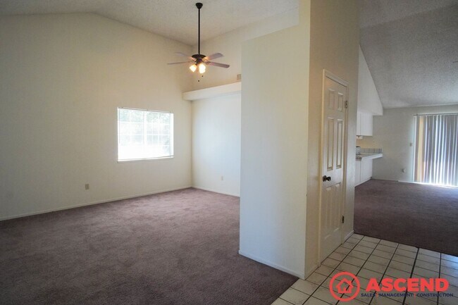 Building Photo - Lovely Home In Southwest Bakersfield!