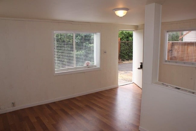 Building Photo - 4 br, 1 bath House - 6712 SE Pardee St #A