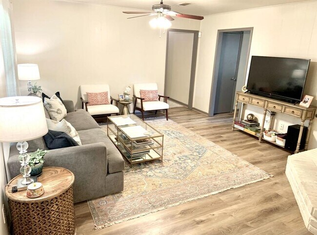 Foto del edificio - 2534 Rosefield Dr