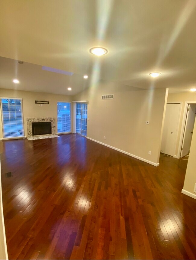 Foto del edificio - 6626 Hearthside Ct