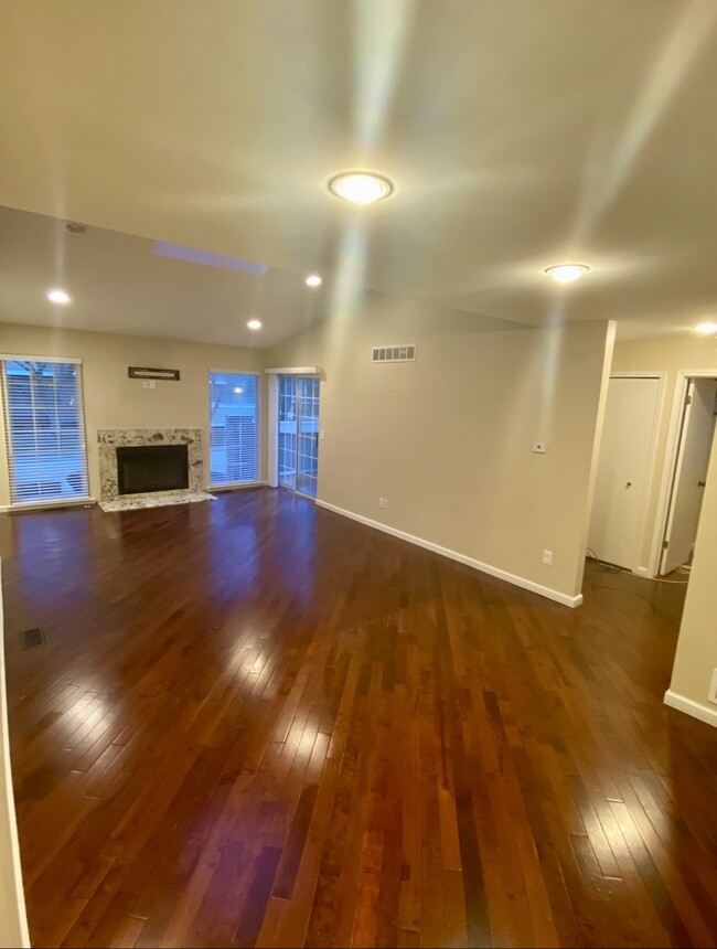 Building Photo - 6626 Hearthside Ct