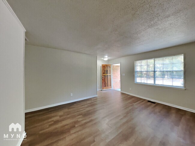 Foto del edificio - 713 Kingman Rd
