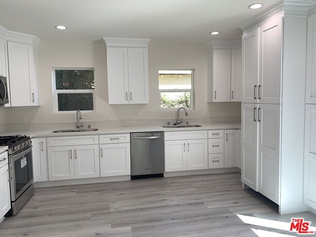 Foto del edificio - 1125 S Clark Dr