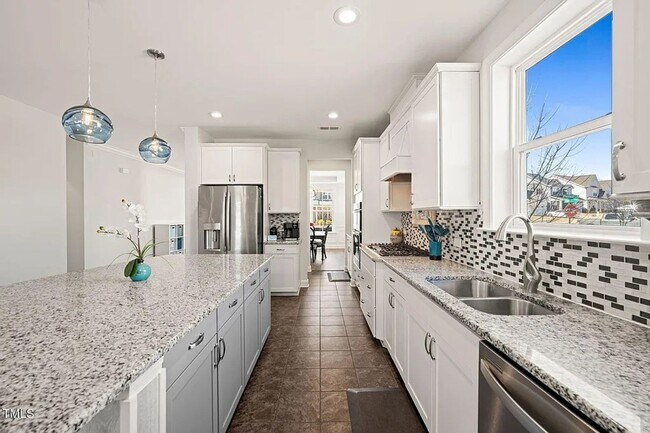 Building Photo - Stunning 5 Bedroom, 4.5 Bathroom House in Wake Forest
