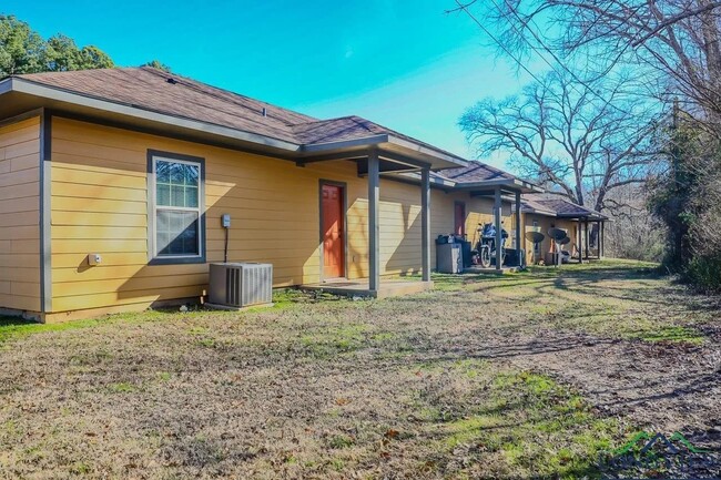 Building Photo - 257 Twin Creeks Dr
