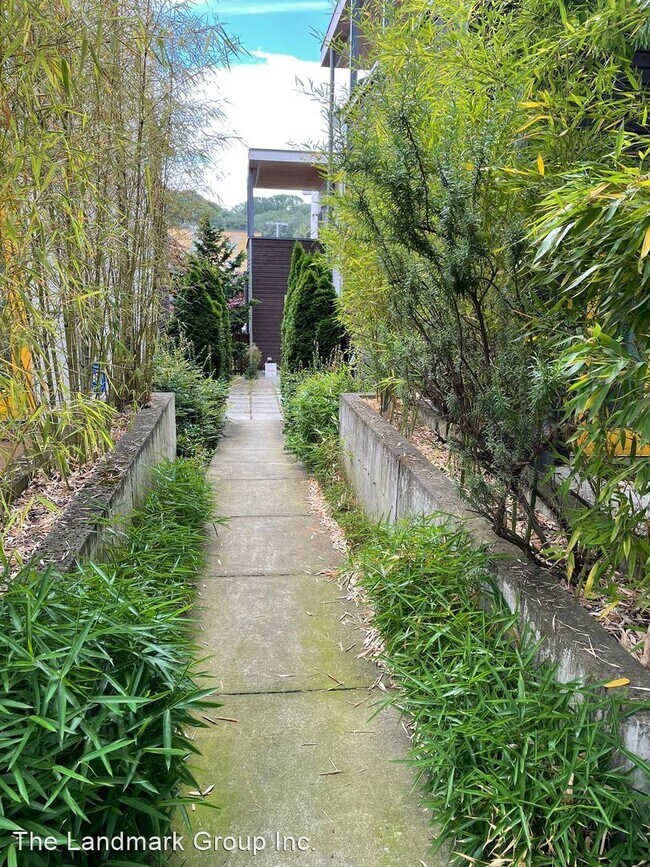 Building Photo - 3 br, 2 bath House - 4513 Renton Ave S